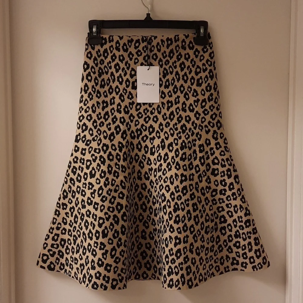 NWT, Theory Glossed Leopard Knit Skirt